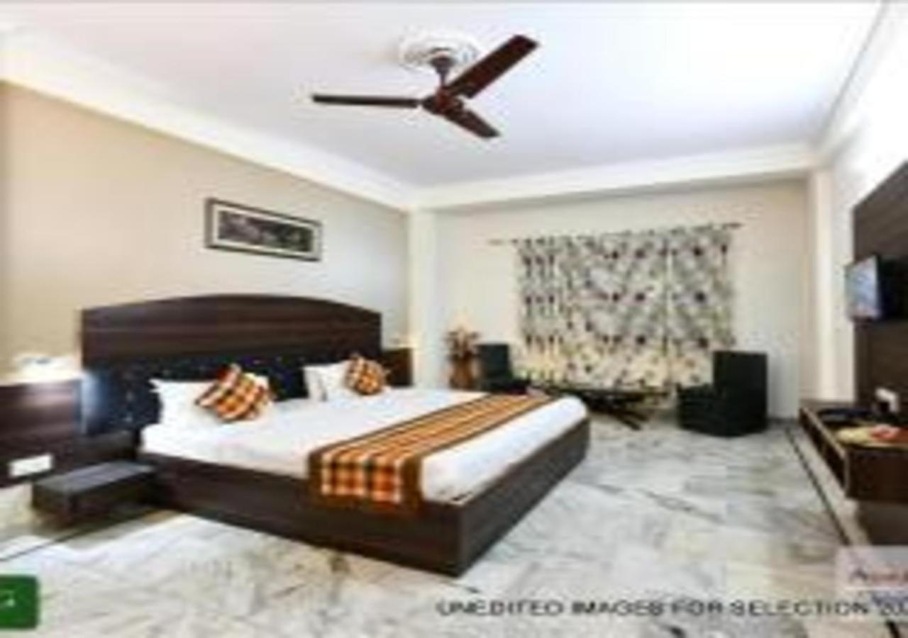 אגרה Hotel Chanakya מראה חיצוני תמונה