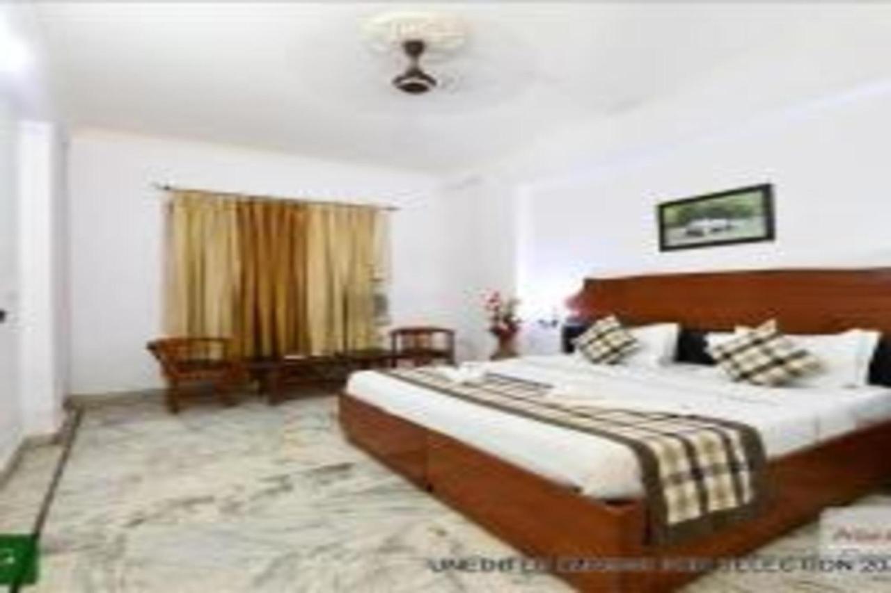 אגרה Hotel Chanakya מראה חיצוני תמונה