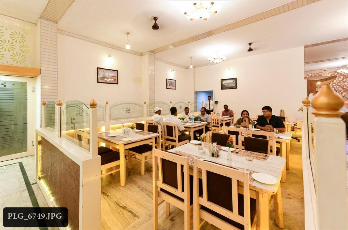 אגרה Hotel Chanakya מראה חיצוני תמונה