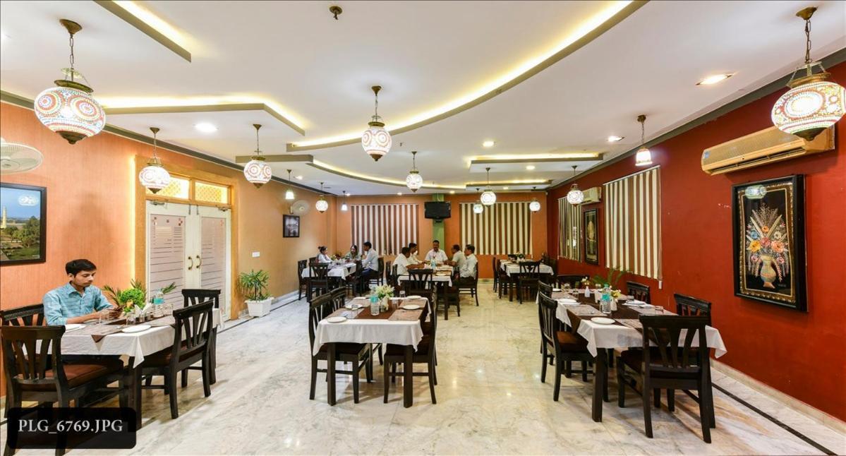 אגרה Hotel Chanakya מראה חיצוני תמונה
