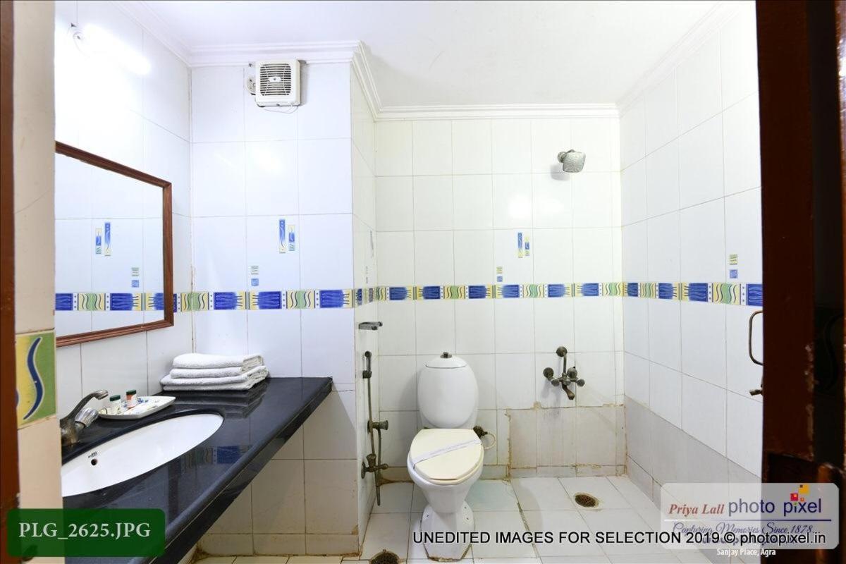 אגרה Hotel Chanakya מראה חיצוני תמונה